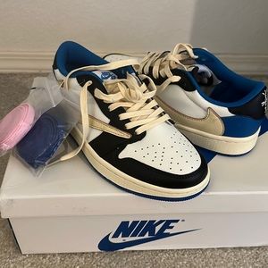 Travis Scott low Jordan 1
